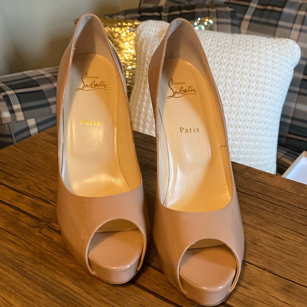 Christian Louboutin New Prive 120 Beige Patent leather